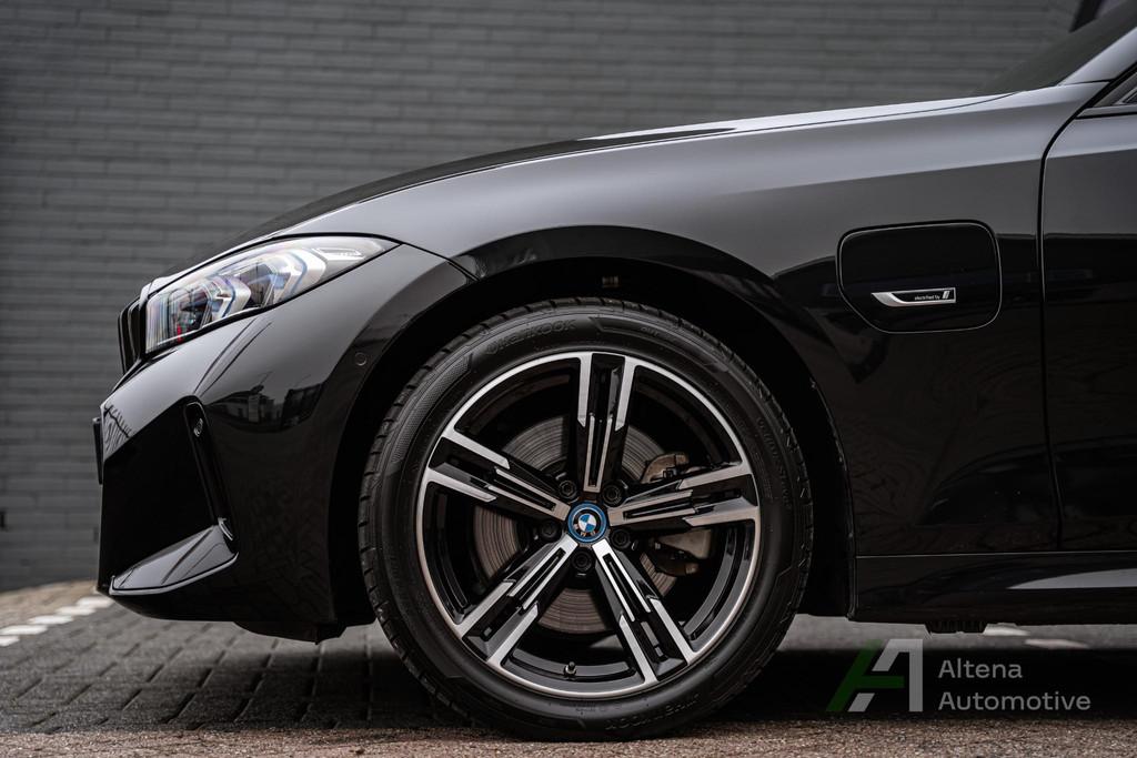 BMW 3-serie Touring 330e xDrive, Auto's, Gebruikt, Euro 6, 4 cilinders, Zwart