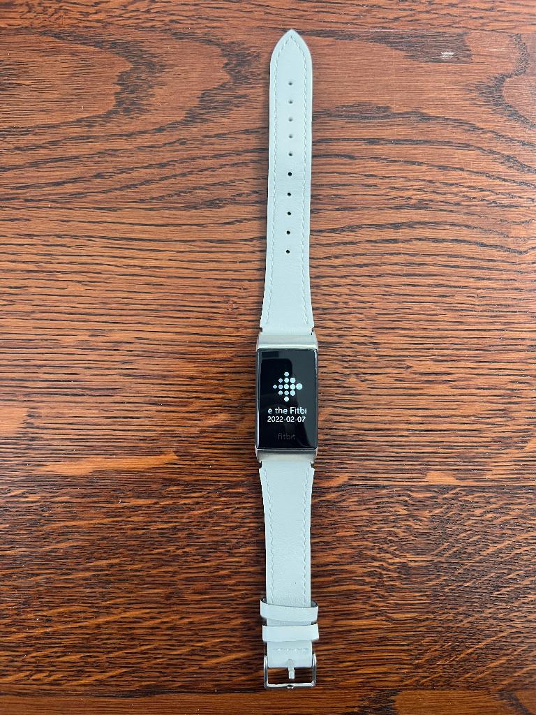 2x Fitbit Charge 4 + doos + 2 opladers, Sieraden, Tassen en Uiterlijk, Activity trackers, Zwart, Ophalen of Verzenden, Zo goed als nieuw