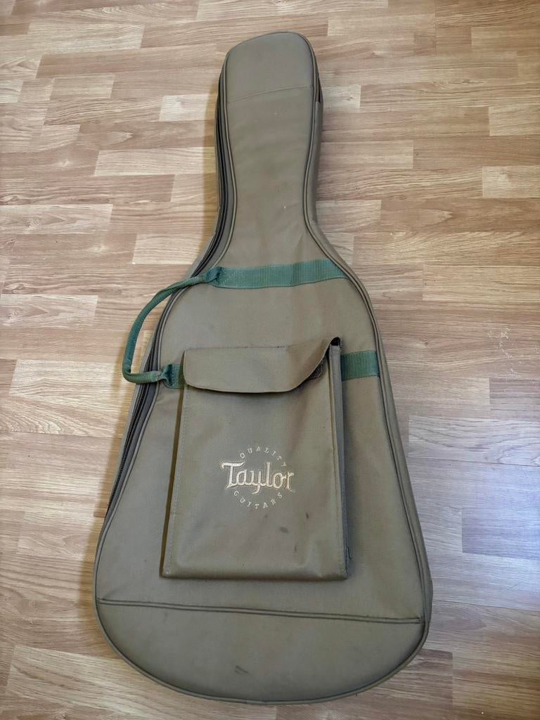 Taylor gitaarhoes / soft case, Muziek en Instrumenten, Ophalen of Verzenden, Zo goed als nieuw