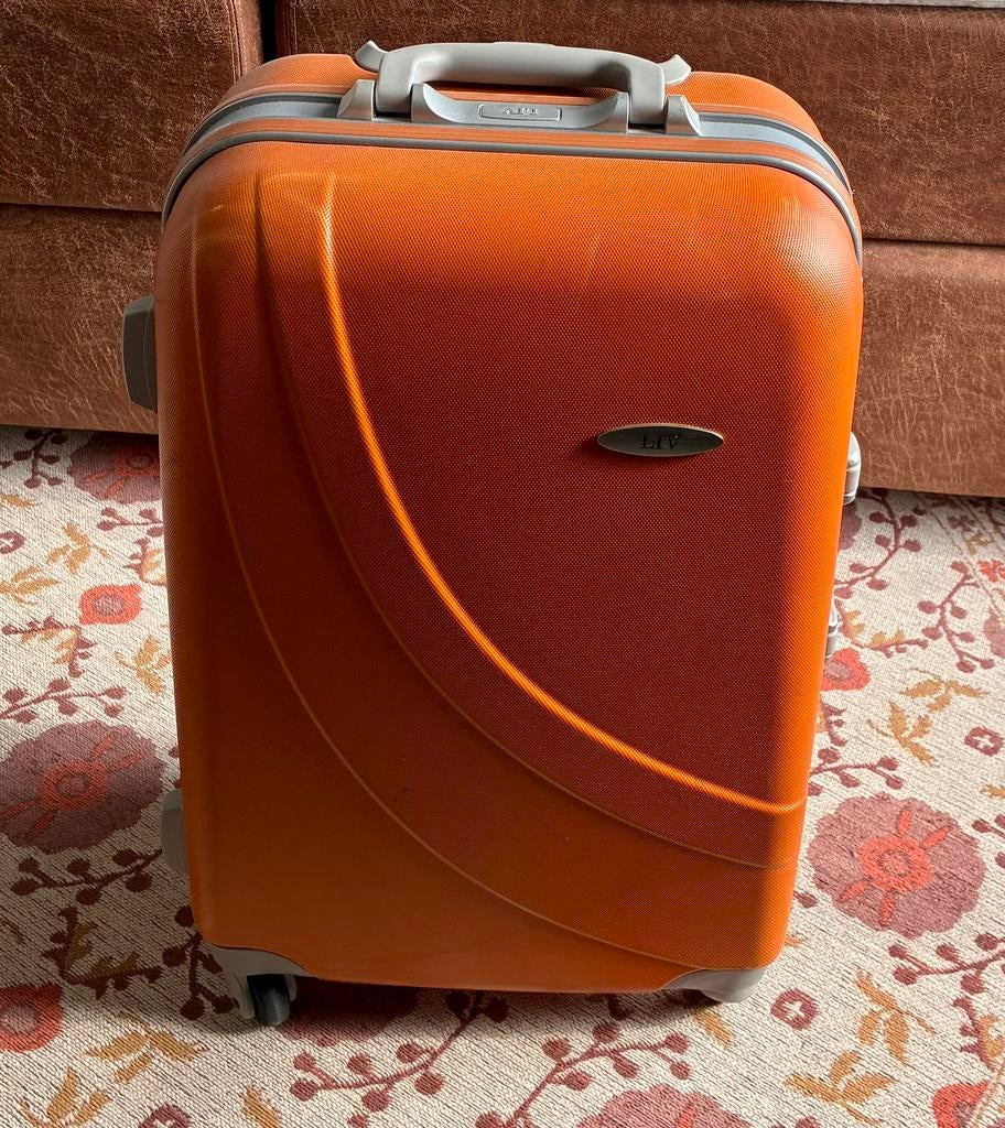 Liv hardcover rolkoffer met cijferslot en sleutels, Gebruikt, Hard kunststof, 35 tot 45 cm, Wieltjes