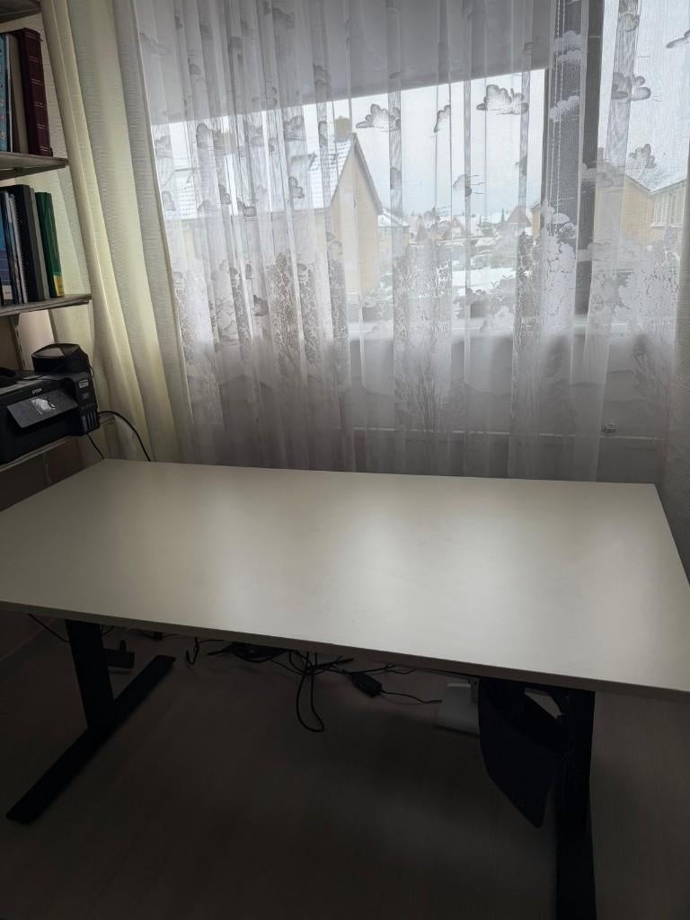 In hoogte verstelbaar burea, Huis en Inrichting, Ophalen, In hoogte verstelbaar, Gebruikt