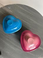 le creuset hartjes blauw en roze 2 stuks, Verzenden, Nieuw, Overige materialen, Overige typen