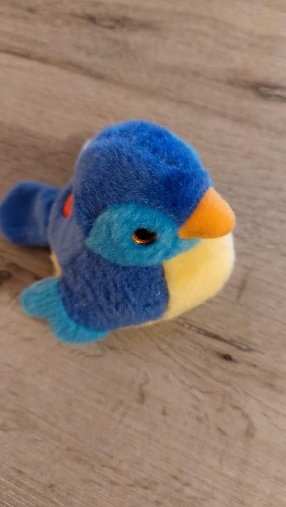 Birdies knuffel blauw geel oranje vogel met geluid., Gebruikt, Overige merken, Overige karakters, Overige typen