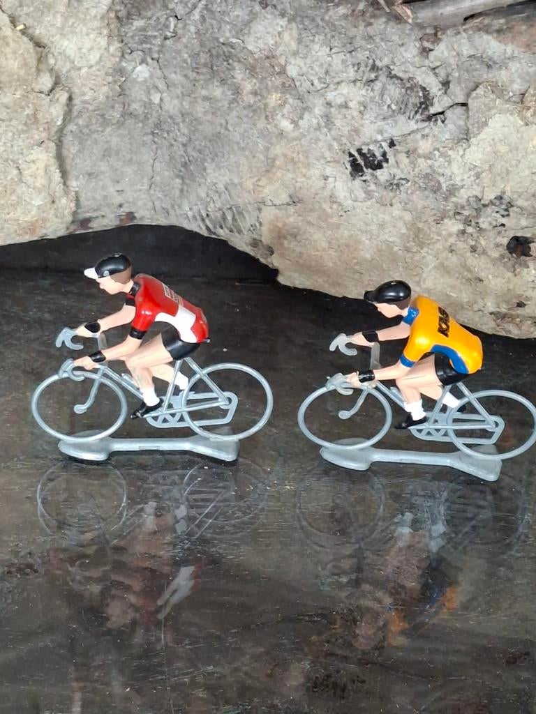 Twee Flandriens wielrenners figuurtjes, Ophalen of Verzenden, Zo goed als nieuw, Overige sporten, Beeldje of Poppetje