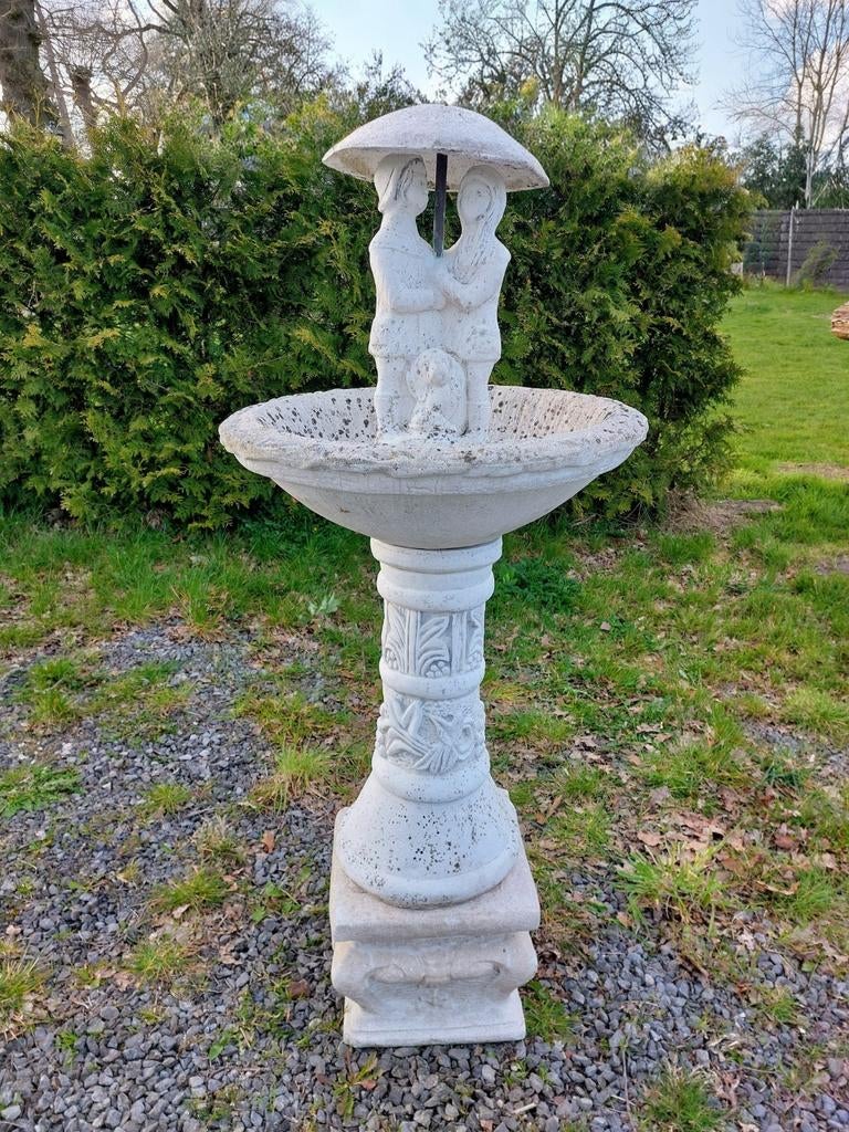 Betonnen Tuinbeeld Fontein met Kinderen en Paraplu, Ophalen, Gebruikt, Beton, Fontein