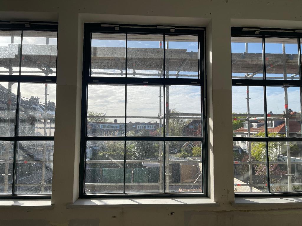 Kozijn groen gecoat, Doe-het-zelf en Verbouw, Kozijnen en Schuifpuien, Raamkozijn, Aluminium, Ophalen of Verzenden, Zo goed als nieuw