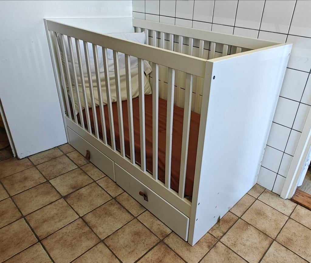 Ledikant met lades en aerosleepmatras, Kinderen en Baby's, Babywiegjes en Ledikanten, Ophalen, Gebruikt, Ledikant