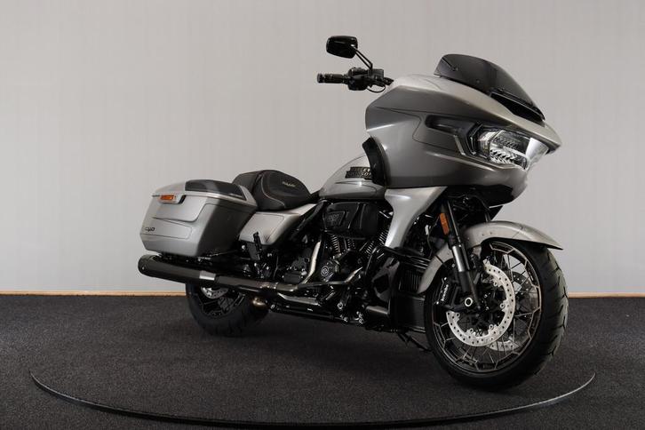 Harley-Davidson FLTRXSE CVO Road Glide Custom Color Platinum, Motoren, Motoren | Harley-Davidson, Bedrijf, Overig, meer dan 35 kW