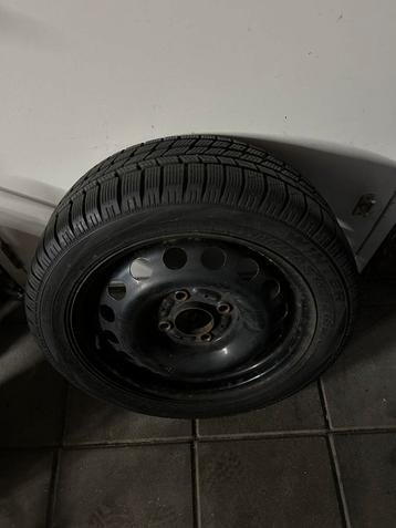 Pirelli winterbanden 195/50 R15 met velgen beschikbaar voor biedingen