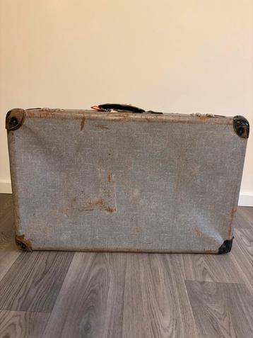 Prachtige Vintage Koffer – Retro Stijl & Karakter beschikbaar voor biedingen