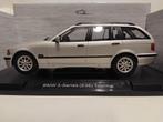 BMW 325 i Touring E36 Station zilver grijs Mcg 1:18 KRD, Ophalen of Verzenden, Zo goed als nieuw, Auto, Overige merken