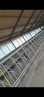 Ik ben op zoek naar stalinrichting stalen spanten voerhek li, Dieren en Toebehoren