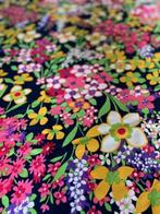 Stof zwart bloemetjes soepel vallend retro vintage, 120 cm of meer, Zwart, Nieuw, Ophalen of Verzenden