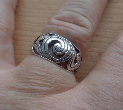 zilveren open bewerkte bolle sierlijke ring [915], Sieraden, Tassen en Uiterlijk, Ringen, Zo goed als nieuw, Dame, 17 tot 18, Zilver