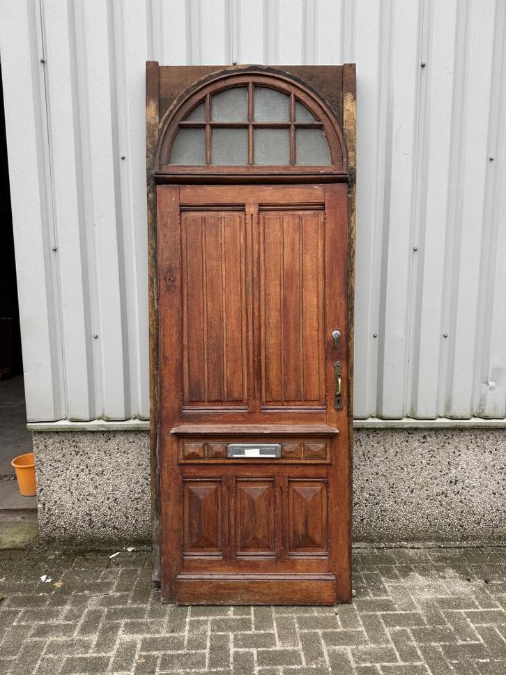 Prachtige antieke eiken voordeur met kozijn, Doe-het-zelf en Verbouw, Deuren en Horren, Zo goed als nieuw, Buitendeur, 200 tot 215 cm