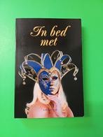 Boek - Lisa Staal - In Bed Met - Erotiek, Boeken, Ophalen of Verzenden, Gelezen