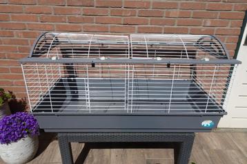 Mooie GROTE donker grijze kooi met witte tralies ! beschikbaar voor biedingen