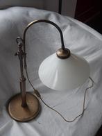 Burolamp met opaal glazen kap, Ophalen of Verzenden, Gebruikt, Glas, 50 tot 75 cm