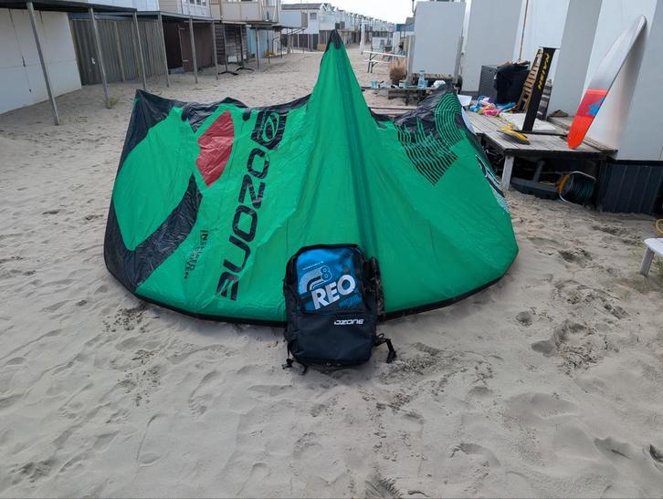 Ozone Reo v4 8m Kite -, Watersport en Boten, Kitesurfen, Gebruikt, Kite, 8 m², Geen board, Ophalen of Verzenden