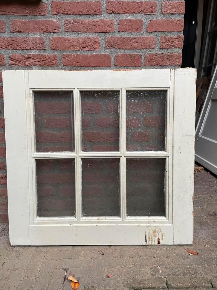 Twee oude ramen met gebobbeld melkglas: 78 x 73 cm, Doe-het-zelf en Verbouw, Glas en Ramen, Gebruikt, Gevelraam of Ruit, Minder dan 80 cm