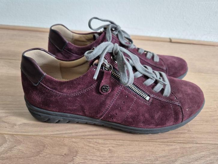 Sch140 - Auberginekleurige Hartjes schoenen mt 7 = 40,5 (1), Kleding | Dames, Schoenen, Zo goed als nieuw, Sneakers of Gympen