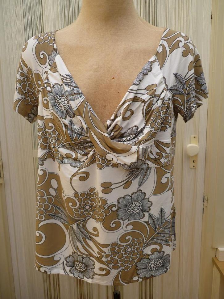 T-shirt maat 48 shirt gebloemd, Kleding | Dames, T-shirts, Zo goed als nieuw, Maat 46/48 (XL) of groter, Bruin, Korte mouw, Ophalen of Verzenden