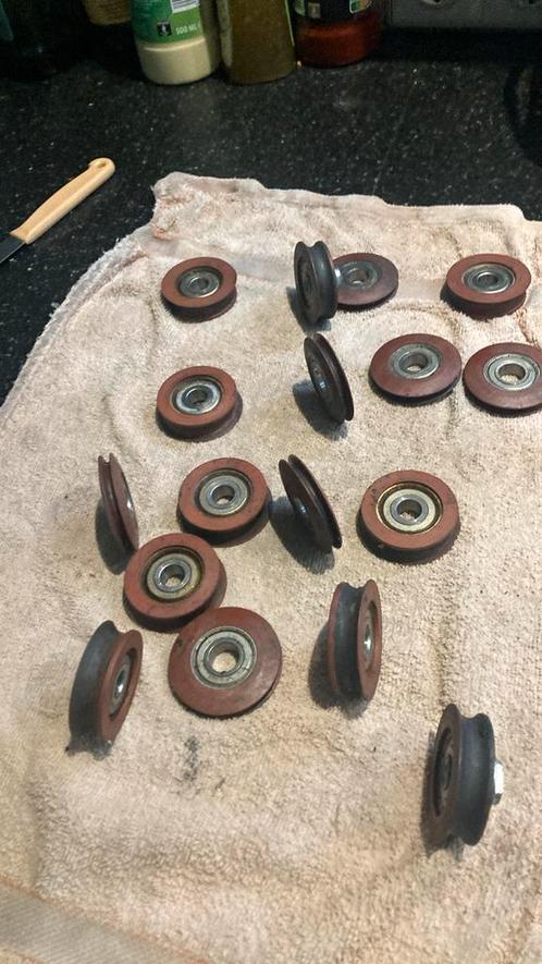 Mooie gelagerde wielen 45 mm doorsnede  asgaten 10 en 12 mm, Hobby en Vrije tijd, Knutselen, Gebruikt, Materiaal, Ophalen