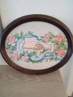 Vintage houten ovalen kader met naaiwerk in, Ophalen of Verzenden, Zo goed als nieuw