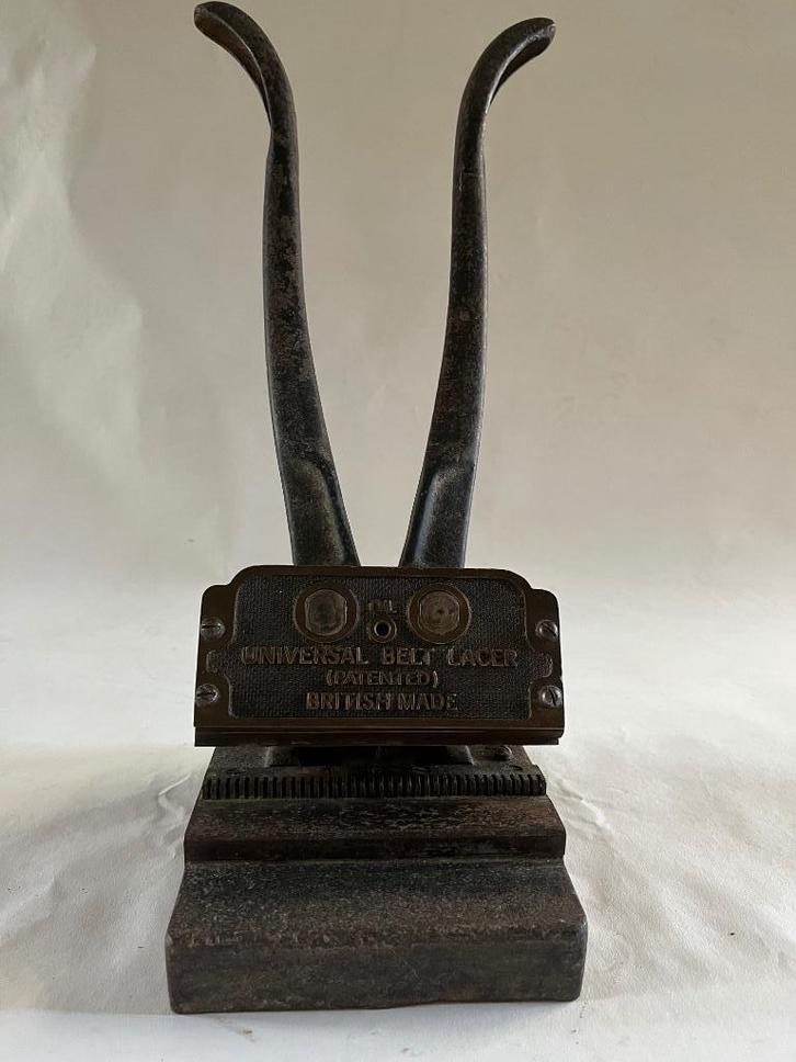 UNIVERCAL BELT LACER riem verbindersmachine 1920, Doe-het-zelf en Verbouw, Motoren, Ophalen