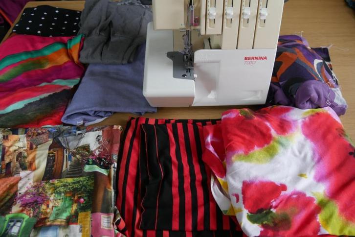 opruiming in het atelier - vrolijke tricot, Hobby en Vrije tijd, Stoffen en Lappen, Nieuw, Katoen, 120 cm of meer, 200 cm of meer