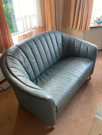 Leren tweepersoons bank + 2 fauteuils  beschikbaar voor biedingen