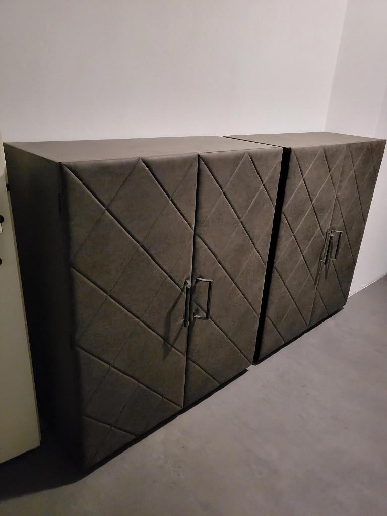 Riviera Maison 2x Tribecca kast lederen antraciet pellini, Huis en Inrichting, Ophalen, Met deur(en), 50 tot 100 cm, Zo goed als nieuw