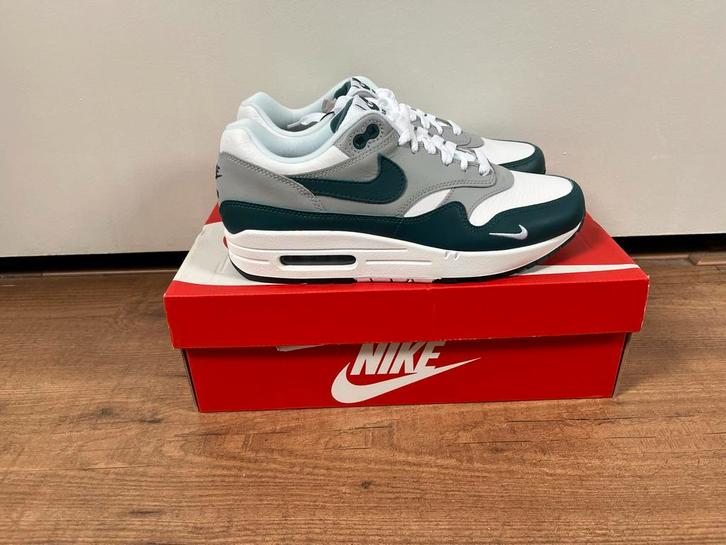 Nike Air Max 1 “Teal Green” – Maat 41 – Nieuw, Kleding | Heren, Schoenen, Nieuw, Sneakers of Gympen, Overige kleuren, Ophalen of Verzenden