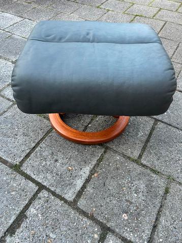 Voetbank voor Stressles in nieuwstaat! beschikbaar voor biedingen