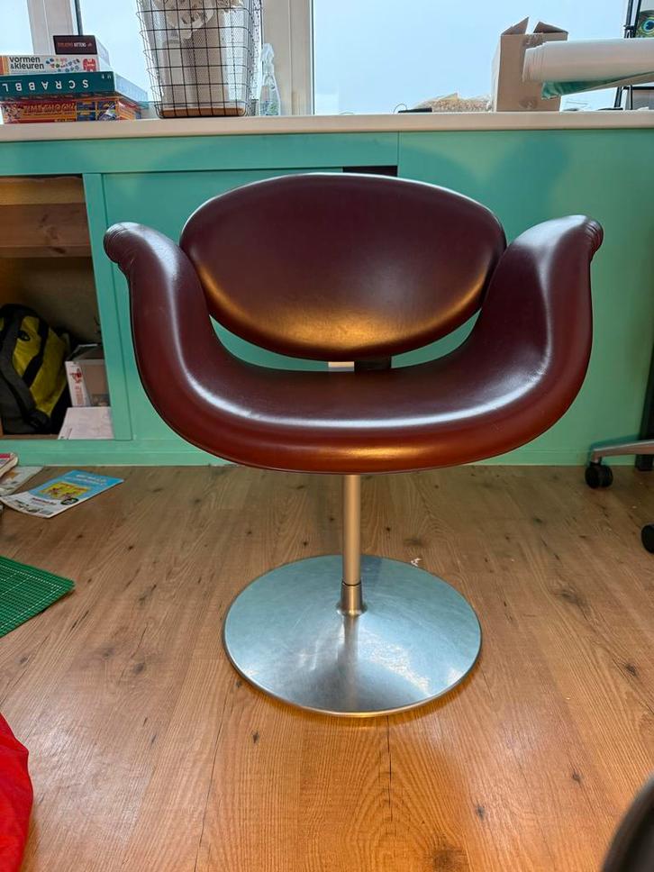 Artifort Little Tulip draaifauteuil - Pierre Paulin, Huis en Inrichting, Stoelen, Gebruikt, Drie, Leer, Rood, Ophalen