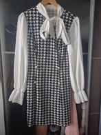 Jurk met pied-de-poule print en lange mouwen, Kleding | Dames, Jurken, Maat 38/40 (M), Zwart, Ophalen of Verzenden, Boven de knie