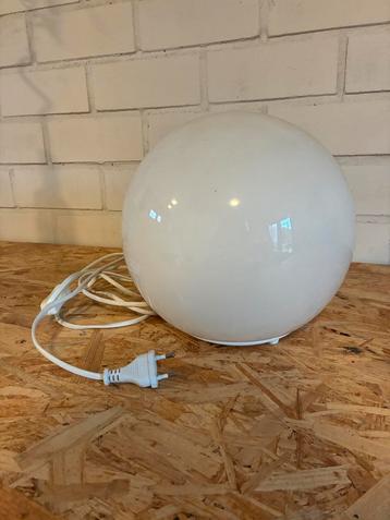 IKEA Ronde Tafellamp, glas beschikbaar voor biedingen
