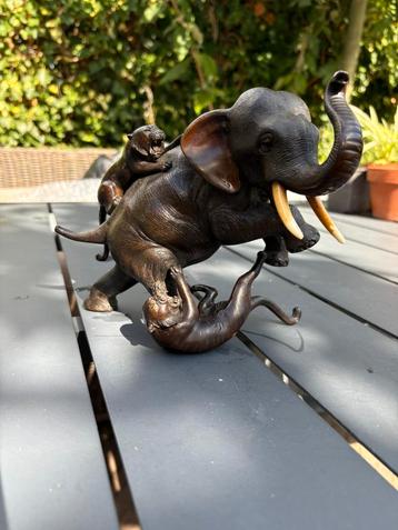 Japanse Bronze olifant en tijgers bij Genryusai seiya beschikbaar voor biedingen