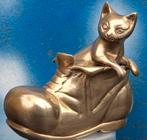 Poes in schoen.  Messing.  Ca 1970. 11/11 cm., Antiek en Kunst, Ophalen