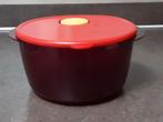 Tupperware magnetron crystal plus schaal 2 ltr rood, Ophalen of Verzenden, Zo goed als nieuw, Rood, Schaal