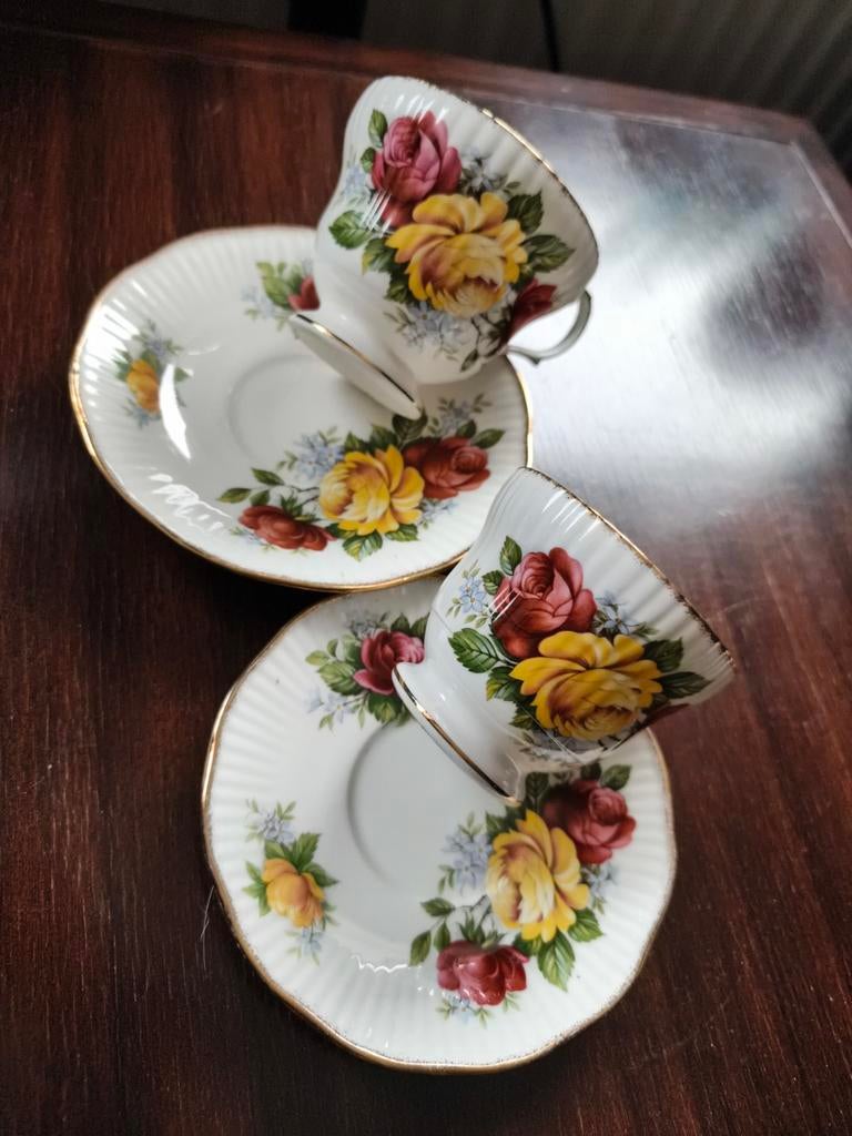 Oude Engelse Regal Heritage porselein kopjes., Antiek en Kunst, Ophalen of Verzenden