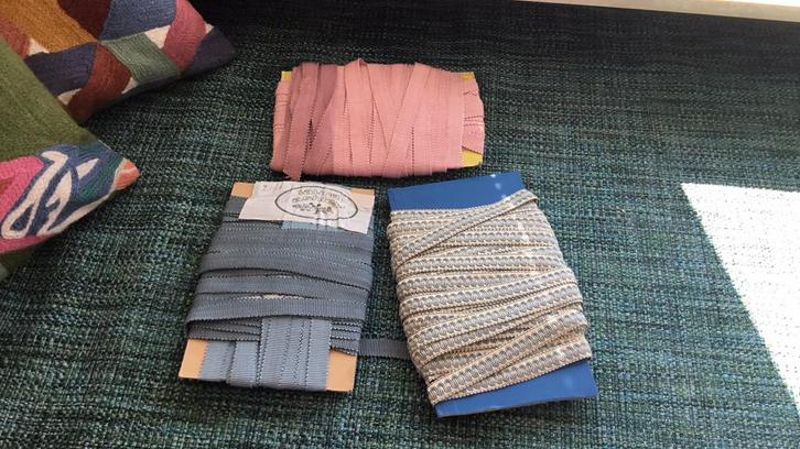 3 x band/ galon van LAURA ASHLEY. E15,00 per wikkel, Hobby en Vrije tijd, Naaien en Fournituren, Nieuw, Lint, Band of Elastiek