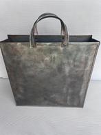 Een verzink metalen tas als decoratie., Huis en Inrichting, Woonaccessoires | Krantenbakken en Lectuurbakken, Ophalen of Verzenden
