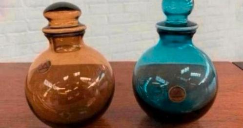 Twee kristallen karafjes met afsluitdop serie Vier Elementen, Antiek en Kunst, Antiek | Glas en Kristal, Ophalen of Verzenden
