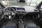 BMW 1 Serie 118i M Sport Automaat / Panoramadak / Sportstoel, 65 €/maand, Gebruikt, Met garantie (alle), Zwart