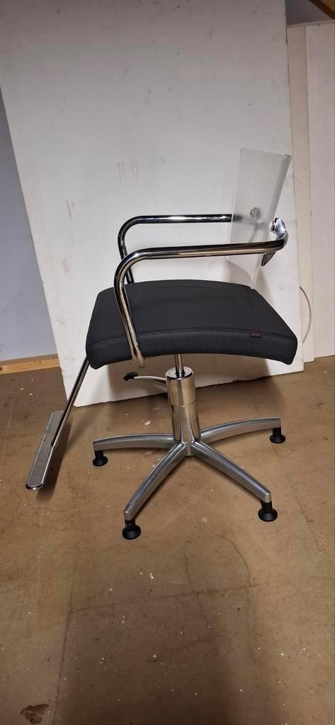 Professionele Kappersstoel in Goede Staat, Huis en Inrichting, Stoelen, Gebruikt, Ophalen