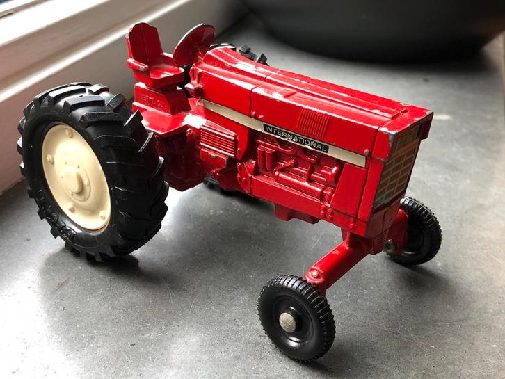 International Tractor - Merk: ERTL - Lengte: 12,5 cm, Hobby en Vrije tijd, Modelauto's | Overige schalen, Gebruikt, Tractor of Landbouw