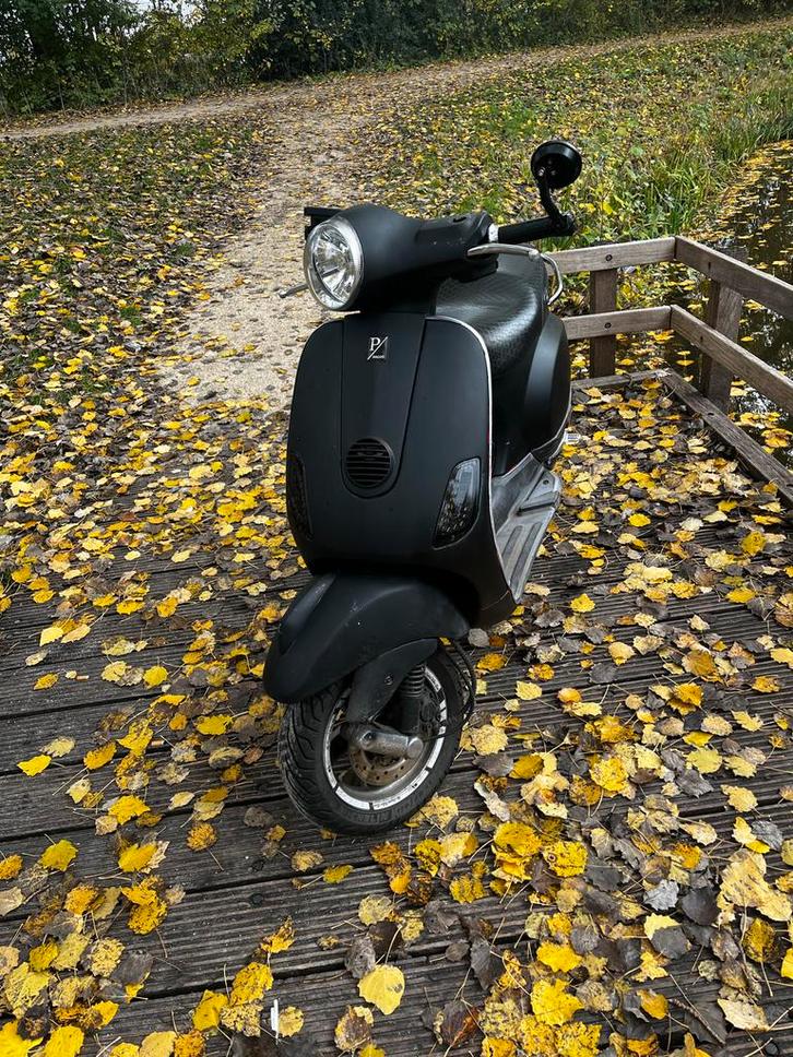 Vespa lx 70cc, Fietsen en Brommers, Snorfietsen en Snorscooters, Zo goed als nieuw, Piaggio, Benzine, Ophalen