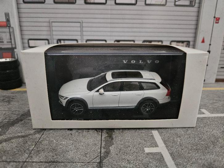 Norev Volvo V90 Cross Country 2017 1/43 in ovp, Hobby en Vrije tijd, Modelauto's | 1:43, Zo goed als nieuw, Auto, Norev, Ophalen of Verzenden