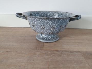 O.a. Prachtige Antieke grijs gewolke vergiet 1920 €8 beschikbaar voor biedingen